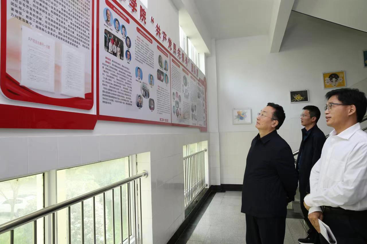 校党委书记王文鹏到威尼斯432888cam调研指...